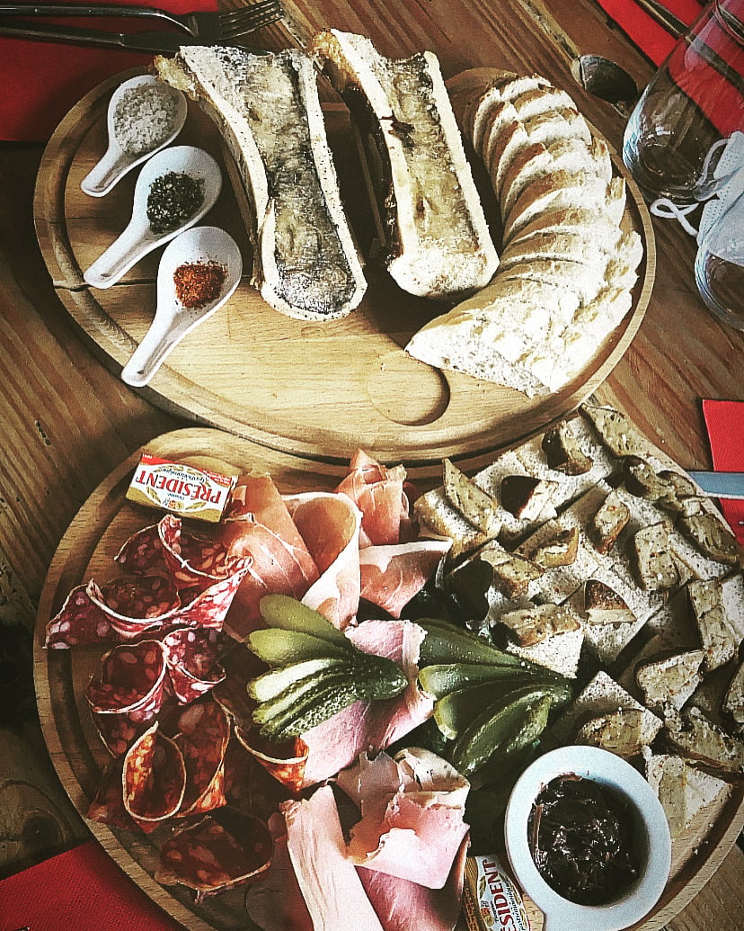 La Cave. Restaurant, bar à vin & caviste à Marines. 3